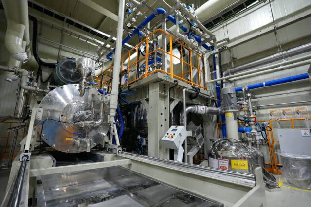 엘앤에프 구지3공장 LFP 파일럿 라인 내 혼합 탱크 및 습식 분쇄 설비