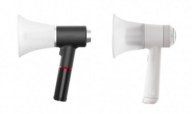 측면에서 본 보이그룹 더보이즈의 응원봉(왼쪽)과 걸그룹 QWER의 응원봉(오른쪽). 엑스 캡처