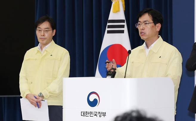 김민재 행정정안전부 차관이 29일 오후 세종시 정부세종청사에서 국가정보자원관리원(국정자원) 행정정보시스템 화재 관련 브리핑을 하고 있다. 뉴스1