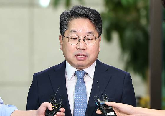 노만석 검찰총장 직무대행은 29일 검찰 구성원들에게 보낸 이메일을 통해 정부조직법 개정안의 국회 본회의 통과 소식과 함께 우려를 전했다. 뉴스1