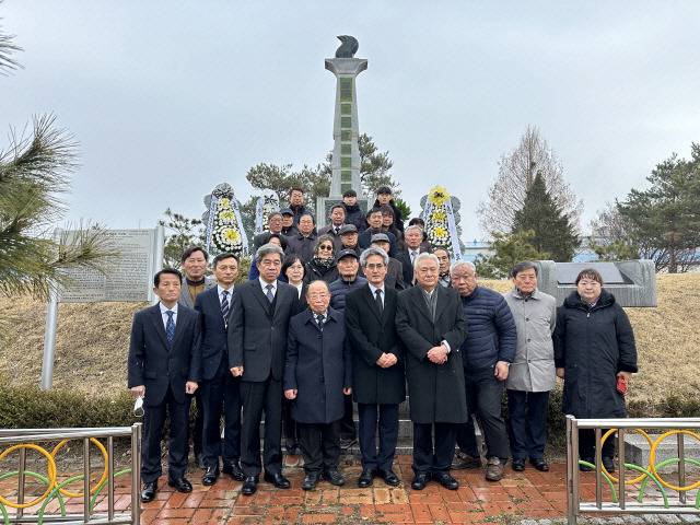 ▲ 강원생명과학고는 매년 3월 교내에서 선배들의 항일운동을 기리는 참배를 진행한다. 지난해 행사 모습.