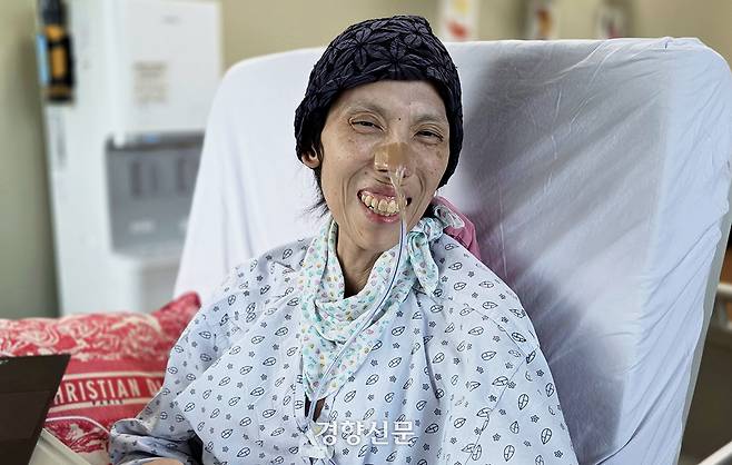 유고운씨가 지난 23일 경기 고양시 국립암센터에서 인터뷰 도중 웃고 있다. 우혜림 기자