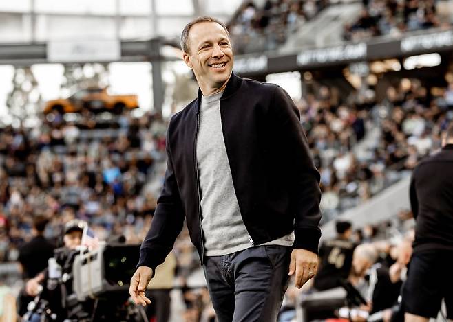 스티브 체룬돌로 LAFC 감독은 이번 시즌을 마치면 지휘봉을 내려놓을 예정이다. 그러나 ‘월드클래스’ 손흥민의 합류가 다른 선택을 가져올지도 모른다는 전망도 있다. 사진출처|LAFC 페이스북