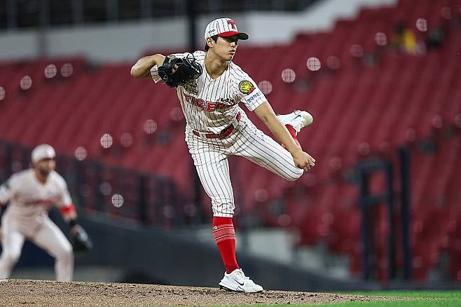 프로야구 KIA타이거즈의 이의리가 역투를 하고 있다. KIA구단 제공.