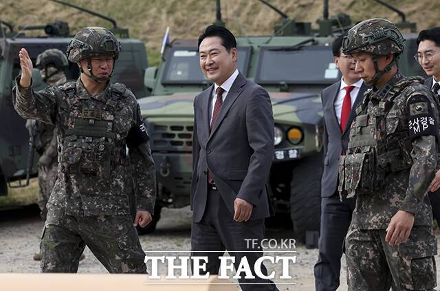 경기 포천시 육군 제6보병사단 2여단 GOP대대를 방문해 최전방 군사대비 태세 점검하는 장동혁 국민의힘 대표.