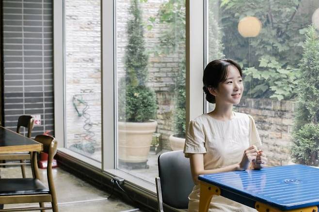 오랜 시간을 돌고 돌아 작가의 꿈을 이룬 장류진 작가는 지금의 순간을 소중히 생각하며, 큰 감사함을 느낀다고 했다. 장류진 작가 제공