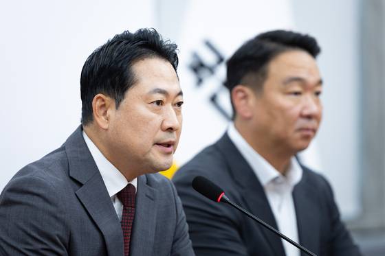 장동혁 국민의힘 대표가 27일 서울 여의도 국회에서 현안 관련 기자간담회를 하고 있다. 뉴스1