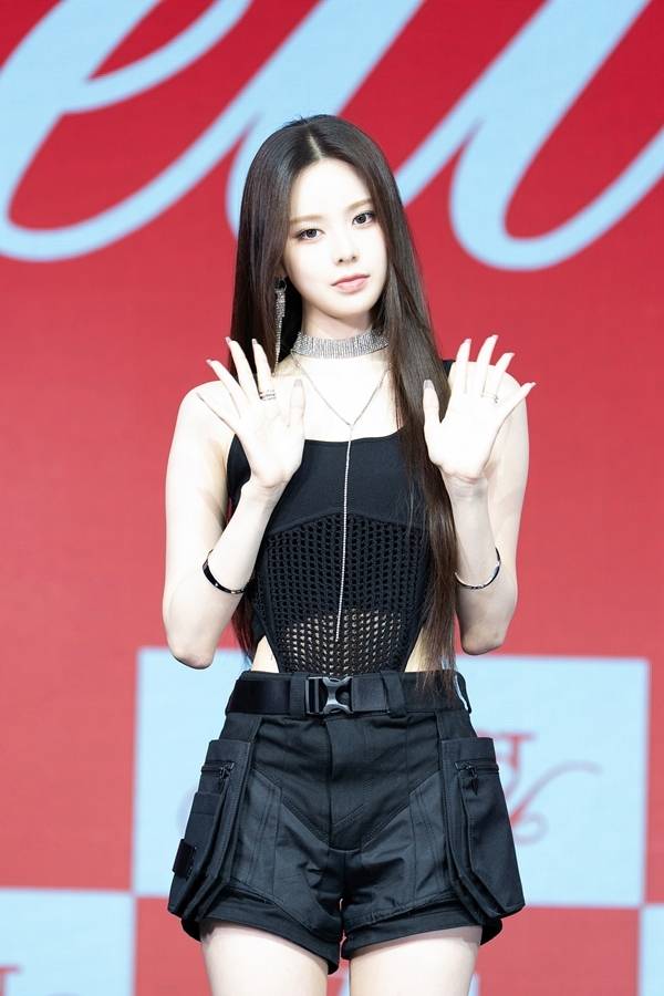 이즈나 방지민이 다른 걸그룹과의 차별화된 매력에 대해 고백했다. / 사진 = 웨이크원