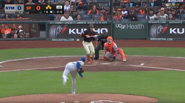 이정후의 번트 시도(사진=MLB.com 중계화면 캡처)