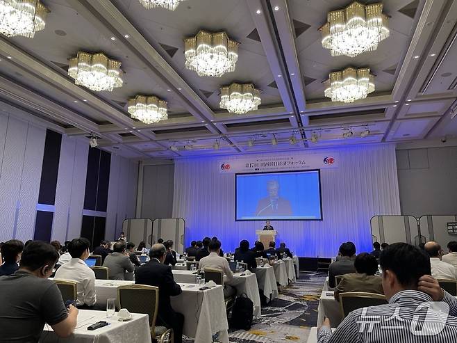 주오사카대한민국총영사관은 경제산업성 긴키경제산업국, 대한무역투자진흥공사(KOTRA) 오사카무역관과 함께 지난달 30일 뉴오타니호텔오사카에서 '제17회 간사이 한일경제포럼'을 개최했다. 2025.10.01. (외교부 제공)
