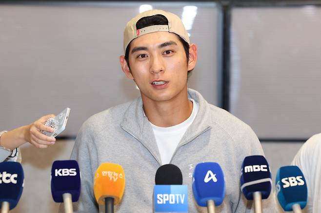 이정후가 인터뷰에 임하고 있다. 사진 | 연합뉴스