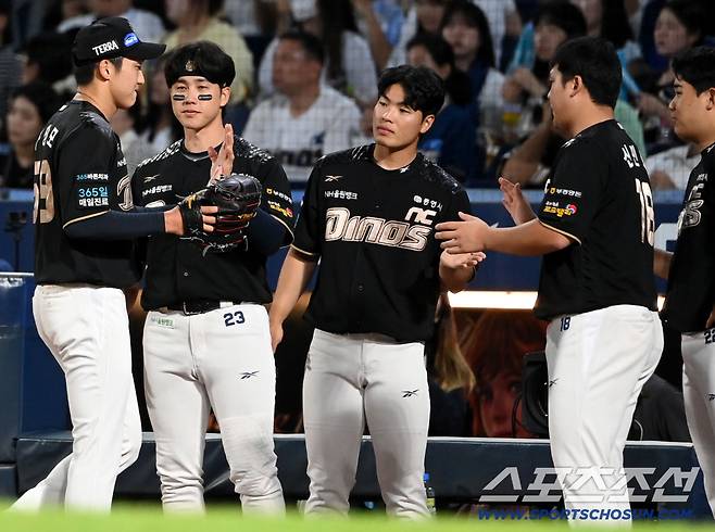 18일 창원NC파크에서 열린 삼성과 NC의 경기, 2회초 투구를 마친 NC 구창모가 더그아웃으로 향하고 있다. 창원=허상욱 기자wook@sportschosun.com/2025.09.18/