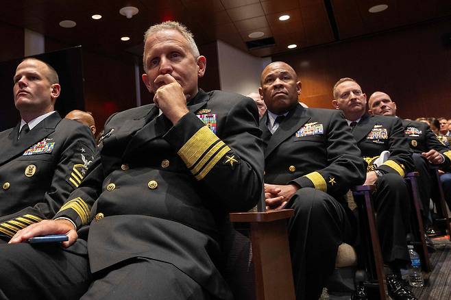 9월 30일(현지 시각) 미국 버지니아주 콴티코 해병대 기지에서 도널드 트럼프 미국 대통령의 연설을 경청하는 미군 장성들./AFP 연합뉴스