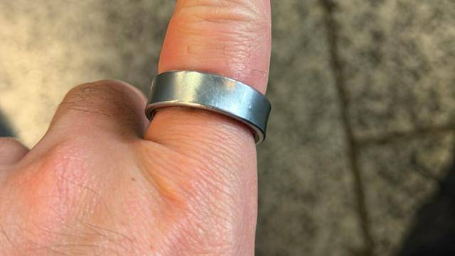 테크 유튜버 다니엘 로타르가 올린 갤럭시링 사진. 엑스 캡쳐