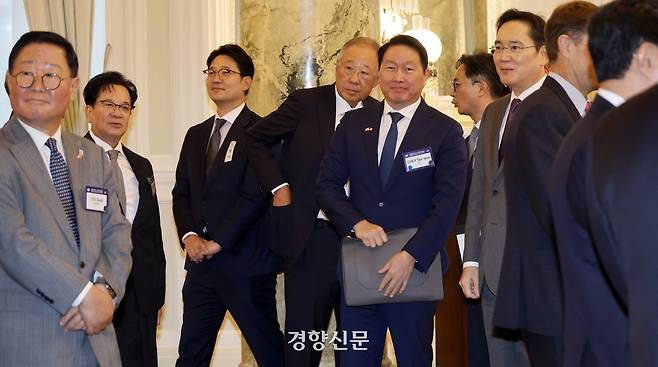 한국 기업인들이 지난 8월25일(현지시간) 미국 워싱턴 윌라드 호텔에서 열린 한·미 비즈니스 라운드 테이블에서 대기하고 있다. 김창길 기자