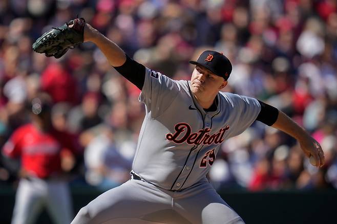 디트로이트 타릭 스쿠발이 1일 열린 아메리칸리그 와일드카드 시리즈 1차전 클리블랜드를 상대로 선발 등판해 투구하고 있다. AP연합뉴스