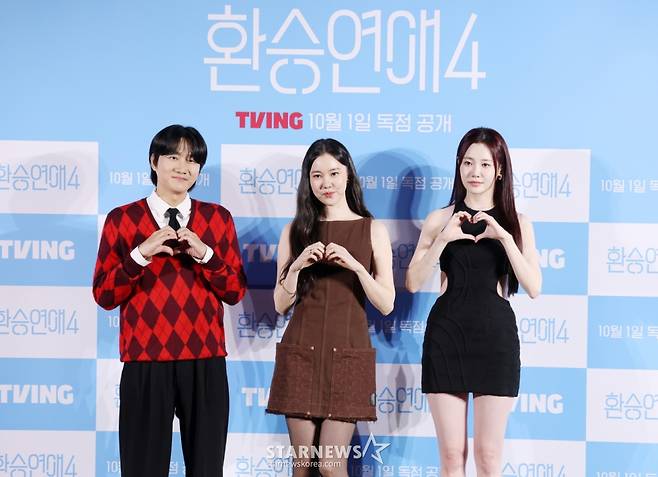 개그맨 이용진, 배우 김예원, 가수 유라가 1일 서울 용산구 CGV 용산아이파크몰에서 진행된 티빙 예능 '환승연애4' 제작발표회에 참석해 포즈를 취하고 있다. /2025.10.01 /사진=김휘선 hwijpg@