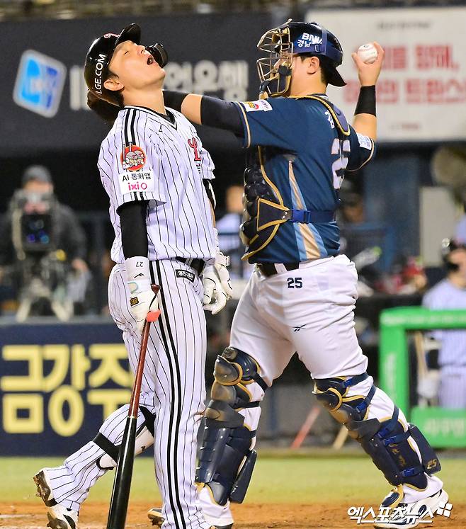 1일 오후 서울 송파구 잠실야구장에서 열린 '2025 신한 SOL Bank KBO리그' NC 다이노스와 LG 트윈스의 경기, 5회말 LG 박동원이 루킹 삼진을 당하고 있다. 엑스포츠뉴스 잠실, 김한준 기자