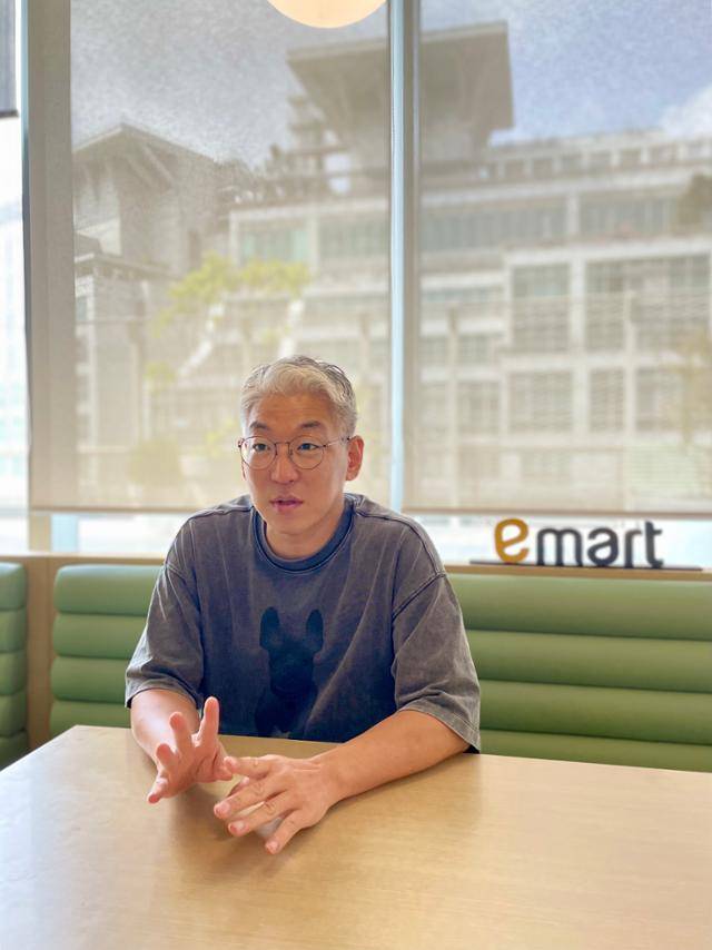 홍경락 이마트 점포리셋팀장이 스타필드 마켓으로의 리뉴얼을 이야기하고 있다. 이마트 제공