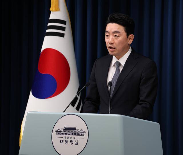 강훈식 대통령실 비서실장이 19일 서울 용산 대통령실 브리핑룸에서 청년 주간 관련 브리핑을 하고 있다. 2025.9.19 왕태석 선임기자