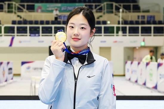 올 국토정중앙배 우승자 허채원이 2일 부산광역시 기장체육관서 열린 제106회 전국체육대회 당구종목 여자3쿠션 결승에서 박세정을 물리치고 금메다을 획득했다. (사진=대한당구연맹)