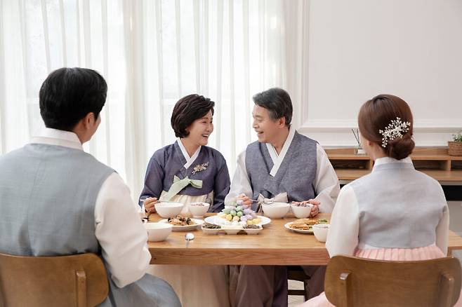 당뇨나 고혈압 등이 있는 만성 질환자는 추석 연휴 기간동안 음식 섭취에 주의하고, 스트레스 받는 일을 피하는 등 건강관리에 주의를 해야 한다. 사진=클립아트코리아