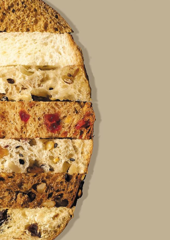 파리바게뜨는 지난 2월 프리미엄 브랜드 ‘파란라벨’을 선보이고 건강빵 대중화에 나섰다. /파리바게뜨