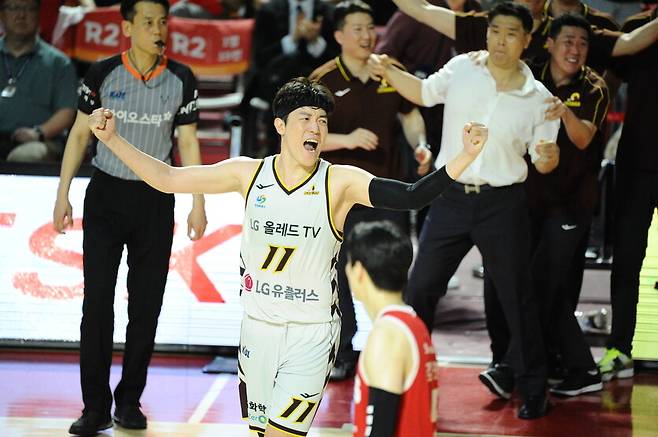 지난 시즌 우승팀 창원 엘지(LG). 한국농구연맹 제공