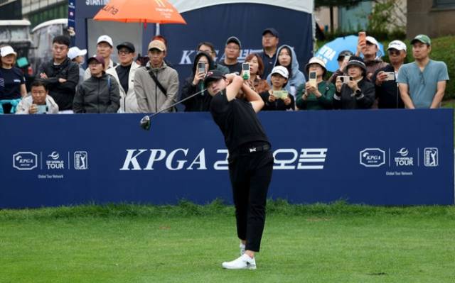 KPGA 경북오픈 3라운드에서 티샷하는 배용준. 사진 제공=KPGA