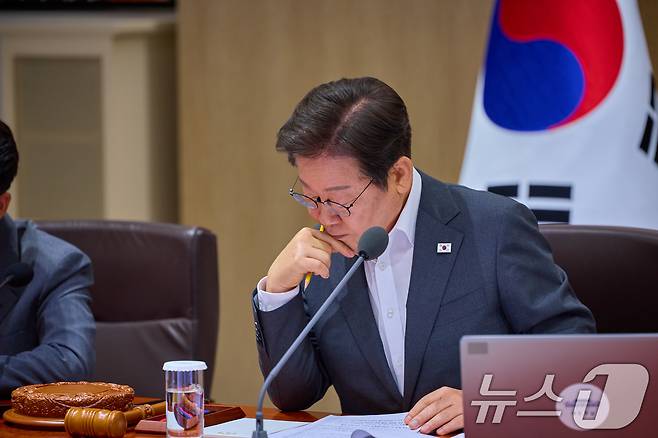 이재명 대통령이 29일 서울 용산 대통령실 청사에서 열린 국무회의에서 생각에 잠겨 있다. (대통령실 제공. 재판매 및 DB 금지) 2025.7.29/뉴스1 ⓒ News1 허경 기자