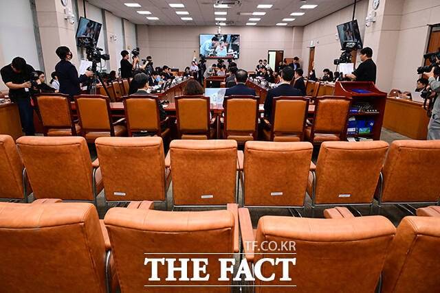 지난달 30일 오후 서울 여의도 국회 법제사법위원회에서 열린 조희대 대법원장의 '대선 개입 의혹' 청문회에 조 대법원장을 비롯해 주요 증인들이 모두 불출석한 모습. /남윤호 기자