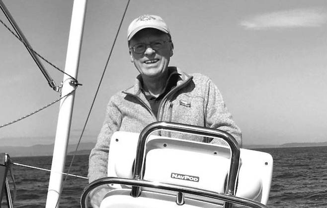 여전히 배의 키를 잡고 항해 중인 깁스 박사.