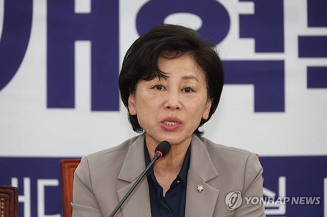 발언하는 남인순 위원장 (서울=연합뉴스) 박동주 기자 = 10일 서울 여의도 국회에서 열린 더불어민주당 연금개혁 특별위원회 출범식에서 남인순 위원장이 발언하고 있다. 2025.4.10 pdj6635@yna.co.kr