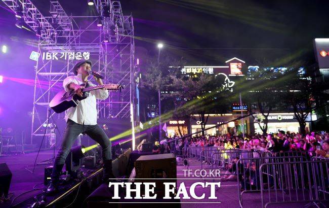 ‘페스티벌 광명’ 안치환 공연 모습. /광명시
