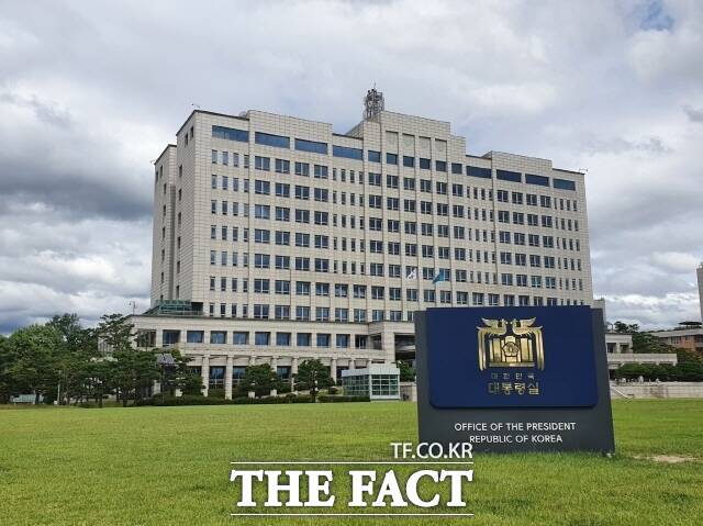대통령실이 5일 한미 관세 협상 관련 긴급 통상 현안 대책회의를 열고 대응 방안을 논의했다고 밝혔다. 대통령실 전경. /더팩트 DB