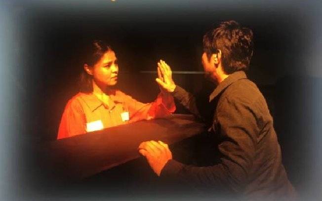 2016년 탈북민들이 만든 연극 ‘풍계리 진달래’에서 남자 주인공을 맡은 오진하 씨(오른쪽).