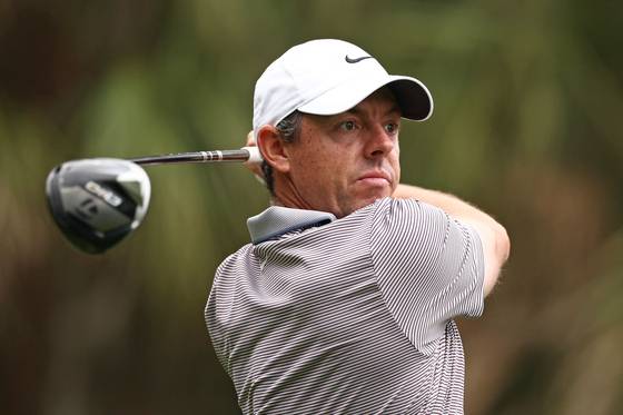 로리 매킬로이가 더 플레이어스 챔피언십에서 티샷하고 있다. 매킬로이는 이 드라이버를 가져오는데 택시비로 약 145만원을 썼다. AFP=연합뉴스