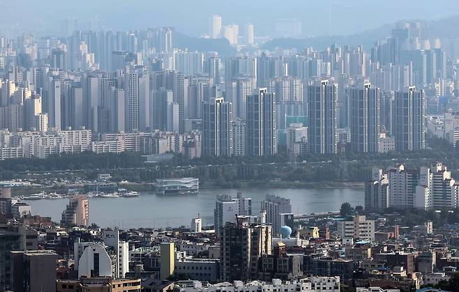 서울 남산에서 바라본 시내 아파트 단지 모습. 사진=뉴스1
