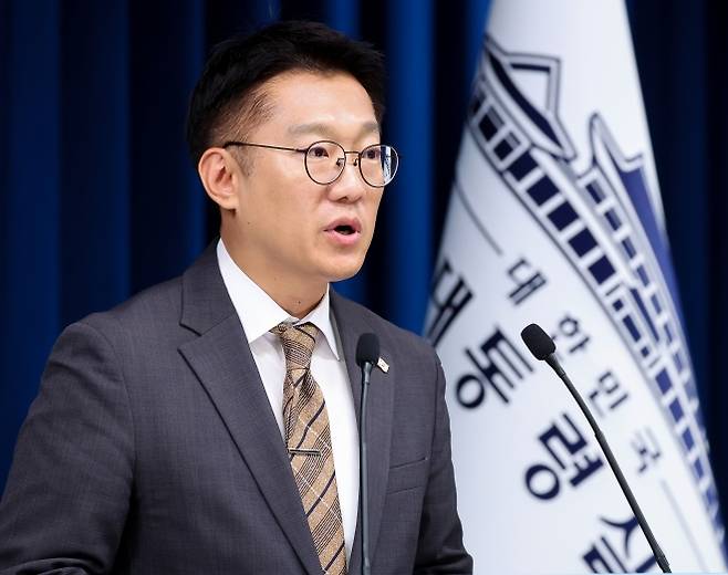 김남준 대변인의 첫 브리핑 - 김남준 대통령실 대변인이 30일 용산 대통령실에서 이날 진행된 제44회 국무회의 관련 브리핑을 하고 있다. 연합뉴스