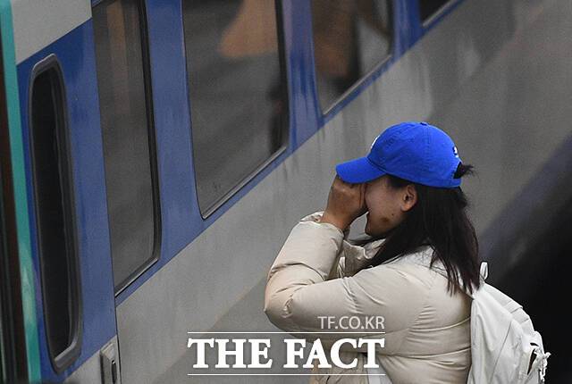 생활동반자법은 성년 두 사람이 상호 합의로 생활을 공유하고 서로를 돌보는 관계를 법적으로 인정해, 혼인에 준하는 권리와 의무를 부여하는 제도다. 사진은 기사 내용과 직접적 관련이 없음. /더팩트 DB