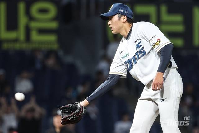 9월 30일 창원 KT전에서 공을 받고 있는 구창모. 사진=NC 제공