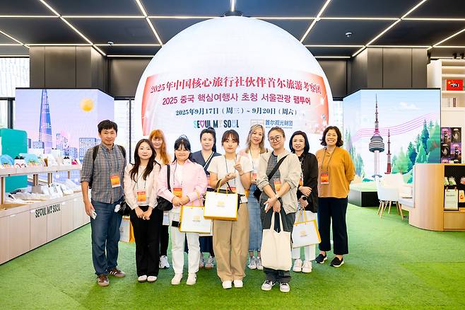 중국 여행사 임직원들의 서울관광재단 서울플라자 방문 모습