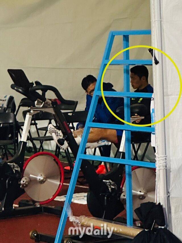 7일 고양종합운동장 보조경기장에서 진행된 축구대표팀 훈련 중 부상을 당한 황희찬/최병진 기자