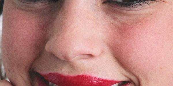 이유 없이 붉은 얼굴은 안면 홍조와 심장 건강 등과 연관될 수 있다./사진=게티이미지뱅크