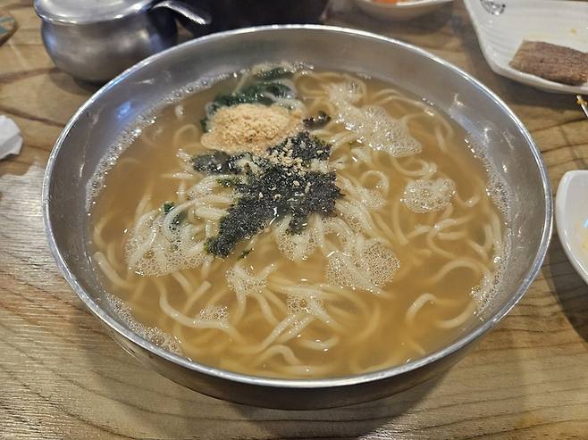 영래칼국수의 칼국수. 최미애기자 miaechoi21@yeongnam.com