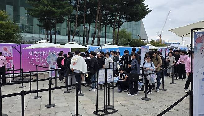 - 붕괴3rd 굿즈도 대부분 품절이었다