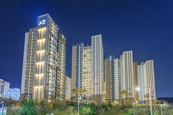 경기 성남시 위례신도시 민간참여 공공주택사업단지 '위례 자이더시티'. 김윤덕 국토교통부 장관은 지난달 19일 이곳을 방문해 "민간 건설시장이 위축된 상황에서 민간참여사업은 LH의 책임 아래 신속하게 추진되어 건설경기 활성화에도 큰 도움이 될 것"이라고 말했다. GS건설