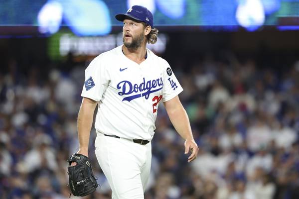 커쇼는 이날 7회 등판, 2이닝을 던지며 5실점 허용했다. 사진= EPA= 연합뉴스 제공