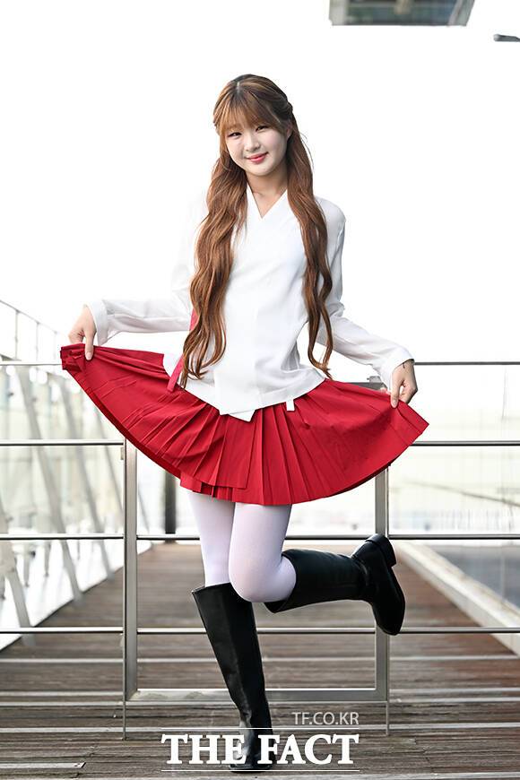 가수 서이브가 29일 오후 서울 마포구 상암동 <더팩트> 사옥에서 인터뷰에 앞서 포즈를 취하고 있다. /서예원 기자