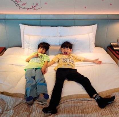 듬직한 남편과 두 살 터울의 귀여운 민성이, 민준이는 삶의 원동력이다.